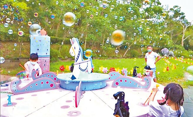 苗栗西湖渡假村园区内以安徒生童话为主题，结合多元的自然生态，适合亲子同游。（Klook提供）