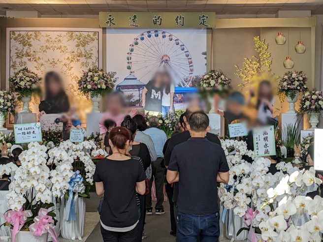 新竹正義輪胎行26日舉行告別式，現場莊嚴溫馨。（葉宣婕攝）