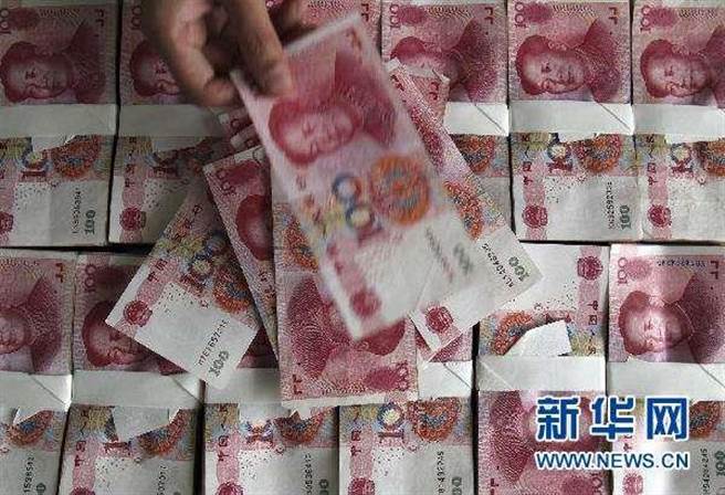 中国人民银行25日与国际清算银行（BIS）签署了参加人民币流动性安排（RMBLA）的协议。（新华社）