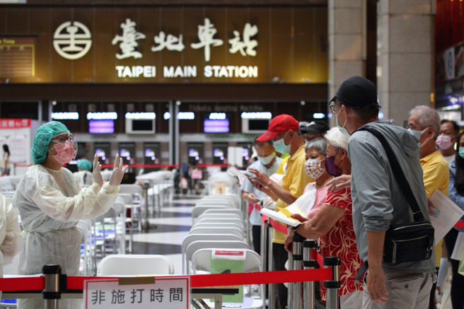 医师谢宗学表示，打高端做为第四剂，施打超过48小时，手臂红肿痛的感觉都没有，他直呼和mRNA（莫德纳、辉瑞／BNT）、腺病毒载体（AZ）疫苗相比，「接种后感受真的差别很大」。（图／示意图，记者张铠乙摄影）