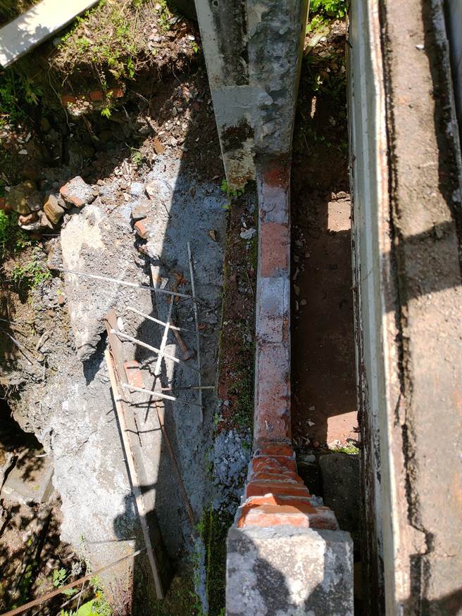 黃男不慎跌落邊坡。（民眾提供）