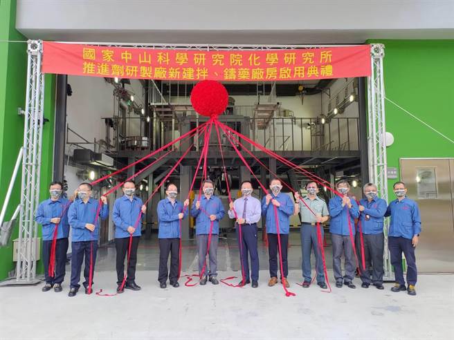 中科院「全自制300加仑拌药机」24日办启用典礼，由中科院长张忠诚主持。中科院提供