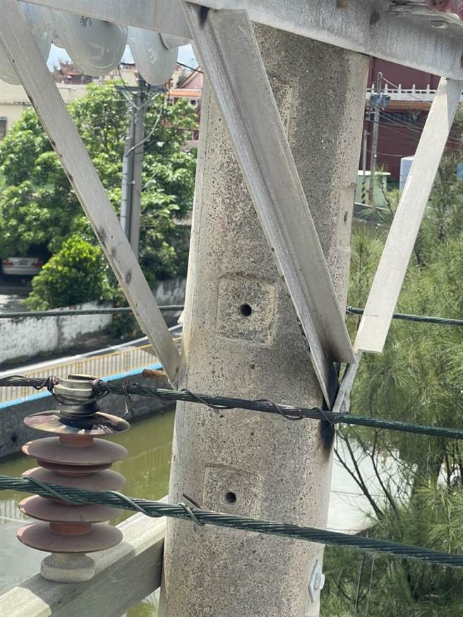 云林县台西乡近3000户停电，台电表示鸟类碰触电杆横担押酿祸。（台电云林区处提供／张朝欣云林传真）