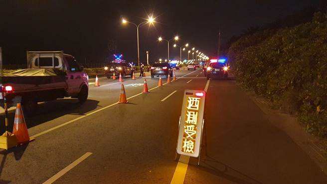 台南市今年上半年酒驾取缔件数6都第1，成为网友热议，台南市交大回应，酒驾伤亡事故跟着大减，可见成效。（台南市交通大队提供／程炳璋台南传真）