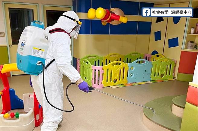 台中市社會局針對因有確診案例而停托的托嬰中心，鼓勵落實即時環境清潔消毒作業，並委託合格廠商清消，每次最高補助3000元清消費，補助以4次為限。（社會局提供／謝瓊雲台中傳真）