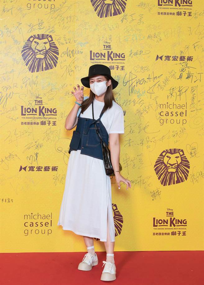 鬼鬼与今朝圣音乐剧《狮子王》。（宽宏艺术提供）
