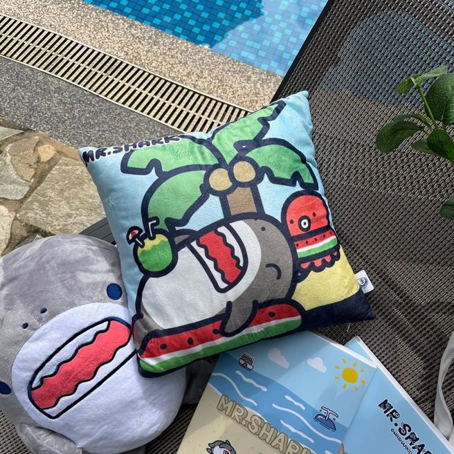 台湾人气插画家「鲨鱼先生」全台首场限定快闪于远东巨城5F。（远东巨城提供）