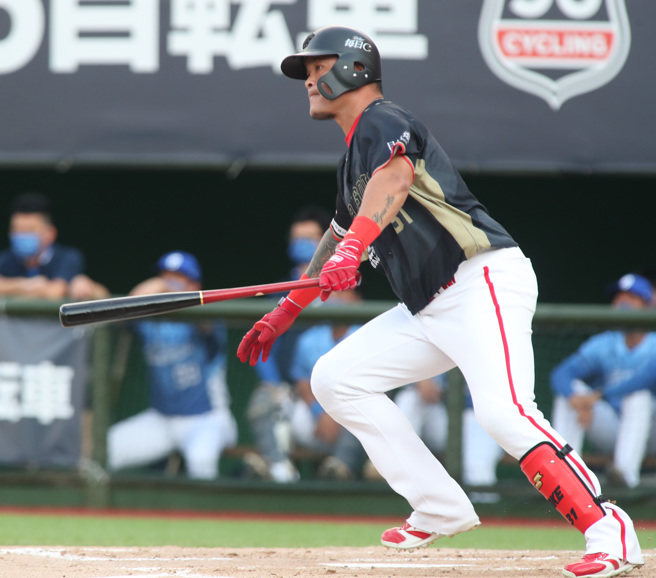 味全龙林智胜单场3安猛打赏。（郑任南摄）