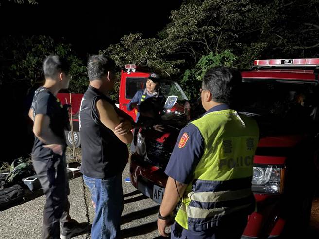 屏東縣瑪家鄉獅王瀑布26日下午傳出有遊客失聯，警消獲報後趕赴現場搜尋，目前仍在搜救中。（翻攝畫面／謝佳潾屏東傳真）