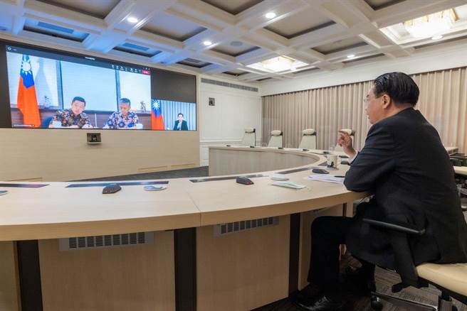 外交部长吴钊燮接受外媒访问。（外交部提供）