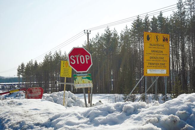 芬兰筑俄边境围栏图╱路透