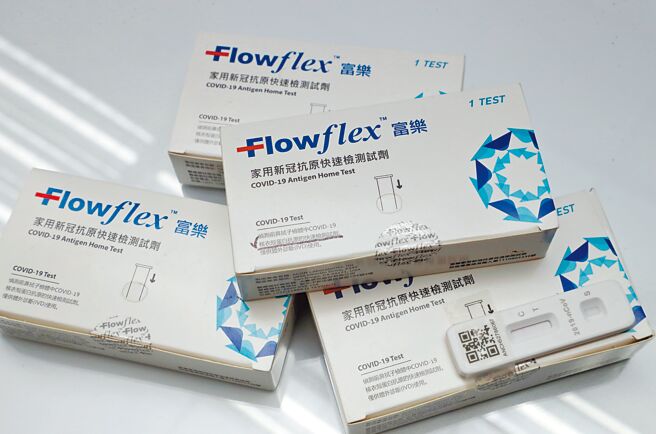 大鑫黑心快篩案爆發後，國民黨再質疑食藥署內有人圖利快篩蟑螂。圖為大鑫公司進口之富樂快篩。（本報資料照片）