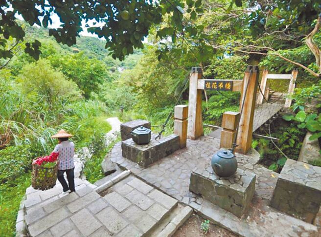 桂花曾是南港区作为茶熏香的重要花卉，每年南港区公所也会办桂花节的活动，但台北市议员游淑慧发现，近年在南港桂花节都没有看到桂花，如何传达举办的目的。（摘自南港区农会官方网站）