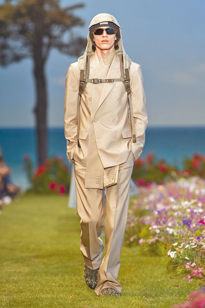 西服衣中衣的设计，极具解构辨视度。（Dior提供）