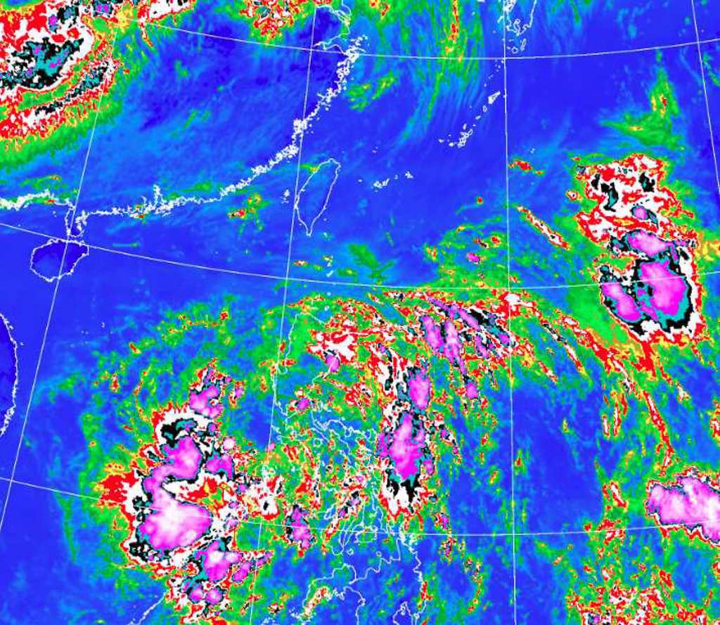周五至周日南海上空可能會有熱帶低壓或是颱風發展。圖為氣象局衛星雲圖。(翻攝自氣象局)