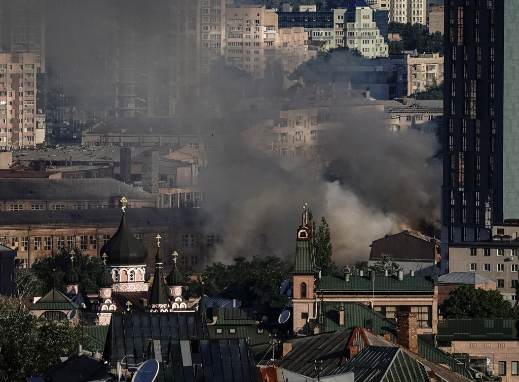 俄军25、26日週末期间用巡弋飞弹大规模空袭乌国各地。图／路透社(photo:ChinaTimes)