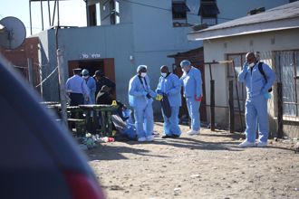 南非21人離奇陳屍夜店 警方朝狂飲中毒方向調查