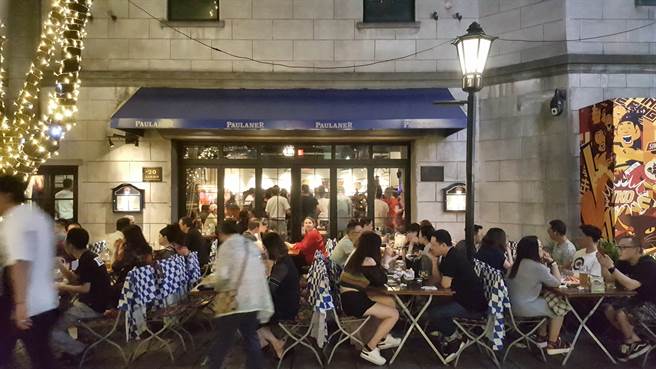 自29日起，上海市轄區內無中風險地區且近一周內無社會面疫情的街鎮，將有序放開餐飲堂食。(葉文義攝)