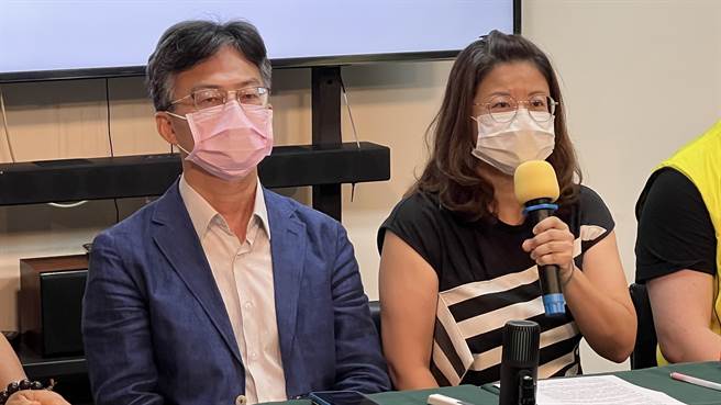 医师苏伟硕反莱猪挨告获不起诉，要卫福部长陈时中道歉不然就提告。（柯宗纬摄）