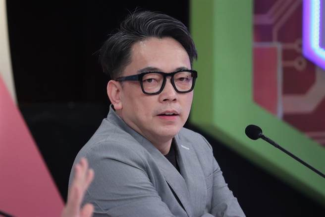 詹惟中以面相学剖析阿Ken的理想型。（中天综合台提供）