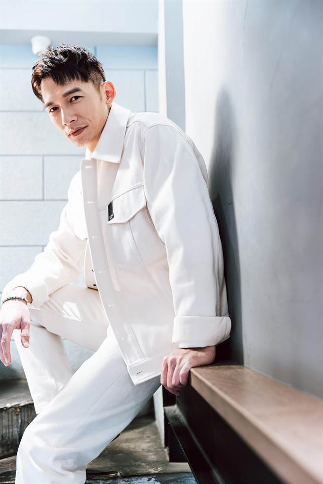 温昇豪感謝易智言提拔，希望對方有看見自己的表現。（羅永銘攝）