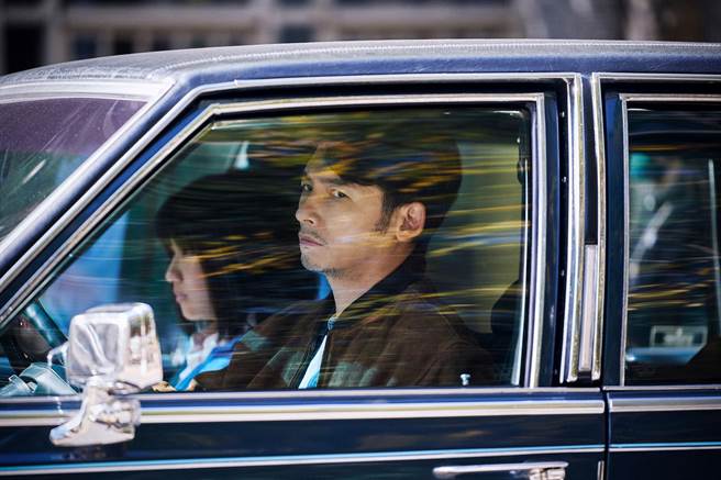 温昇豪在《夢遊樂園》中飾演的人父宛如打不死的小強。（北影提供）