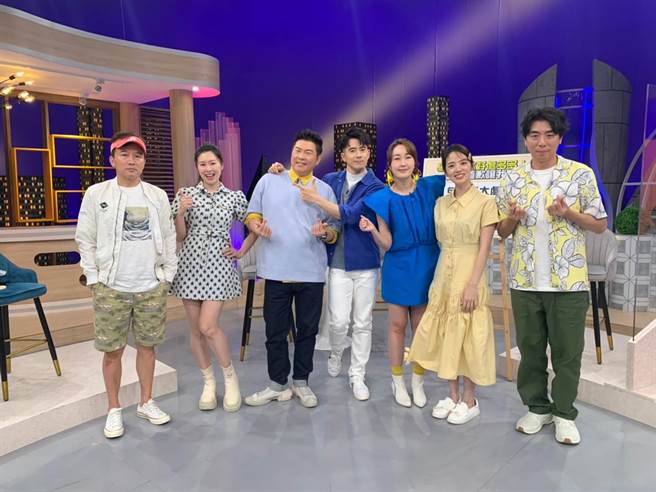 孫鵬（左起）、張棋惠、曾國城、JR、巴鈺、阿諾、梁赫群分享道歉好處多的親身經歷。（衛視中文台提供）