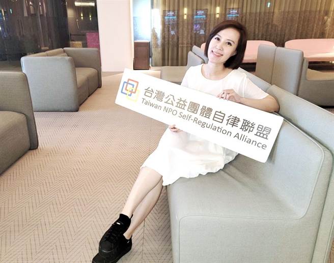 黄筱纯时常在社群上分享台语教学、生活点滴与对新闻事件的见解。（镜新闻提供）