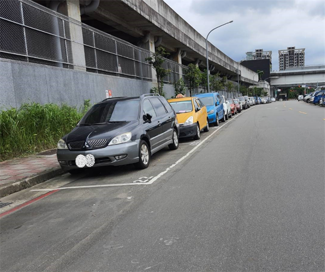 清除車霸 新北整頓3萬3千餘路邊停車格。（新北市交通局提供）