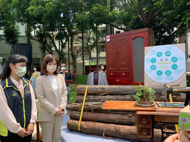 「让木头动起来」简单碳森活MOU，以减碳为前题，共同打造碳循环平台，活化废材，达到环境永续目标。