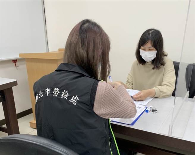 新北公布违法雇主名单 新日兴员工超时工作90小时重罚42万。（示意图／新北市劳工局提供）