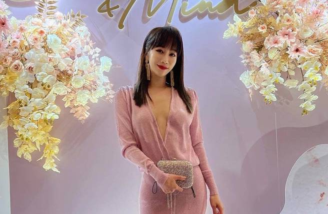 林佩瑤喝喜酒穿搭超辣。（圖／取材自林佩瑤 Pei Yao Lin臉書）