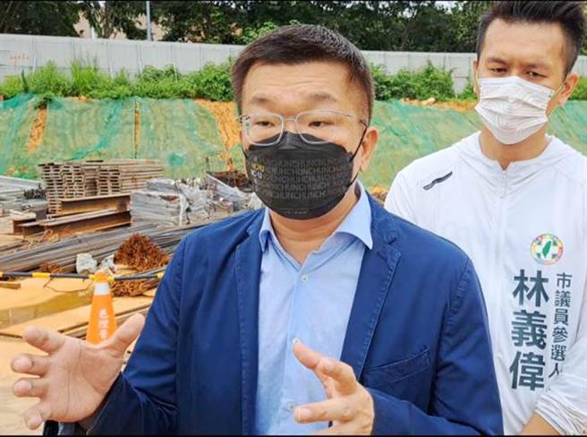 立法院副院長蔡其昌27日抨擊說，市議員蕭隆澤質詢時曾提到台積電擴廠等相關問題，市府還是將問題推給中央？（陳世宗攝）