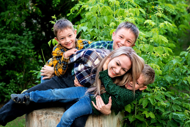 马拉威23岁正妹姆孔迪亚（Tusayiwe Mkhondya）收容多名孤儿，自称是「34宝」妈，她拍摄影片呈现自己忙碌的每一天。图为示意图，非当事人。（示意图／shutterstock）