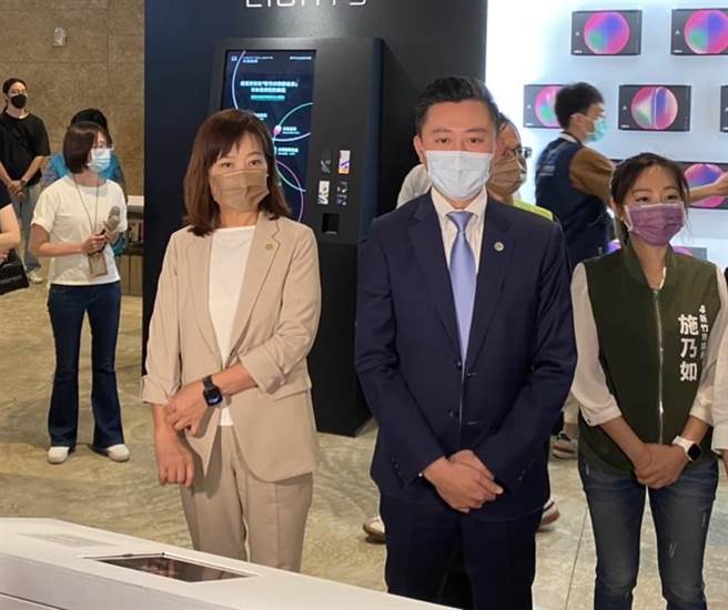 桃竹园市长参选人林智坚喊出「智慧连线、桃竹实现」，即起将打桃竹团体战。（陈育贤摄）