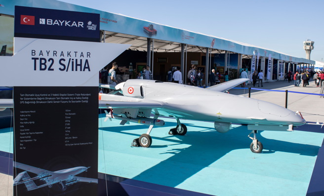 土耳其拜卡（Baykar）公司制造的「旗手」（Bayraktar）TB2武装无人机。（达志影像/Shutterstock）