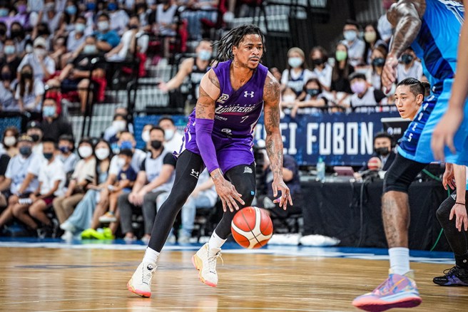 法狮今天重新回到攻城狮的先发阵容之中。(PLG提供)