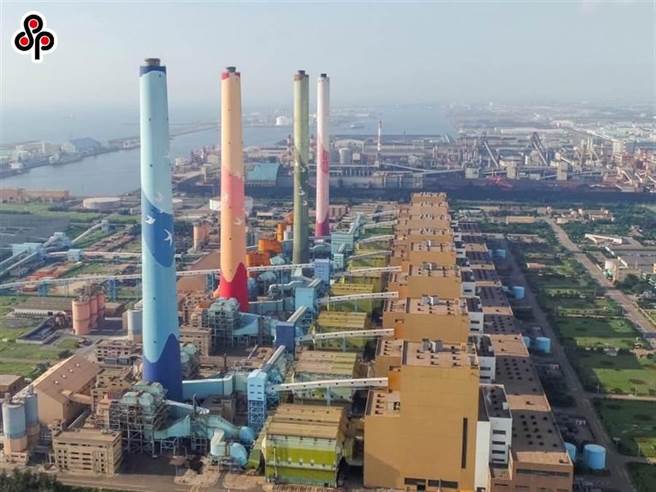 經濟部今(27)日召開111年度電價費率審議臨時會，因應全球燃料價格壓力，會中拍板小商店等低壓用戶、1000度以下的住宅用電不調漲，並排除受疫情影響的6大產業，其餘產業調漲幅度為15％。（本報系資料照）