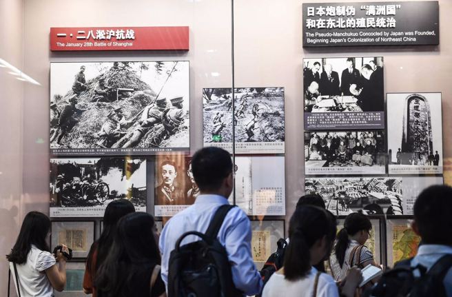一·二八松沪抗战相关展品。 （新华社）