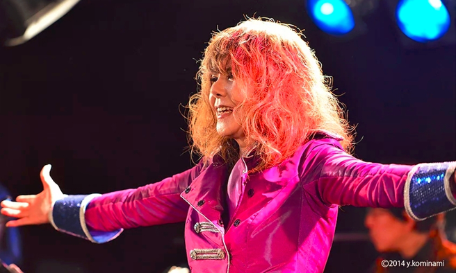 葛城Yuki今年5月才曾坐轮椅復出，并说希望能够举办个人现场演唱会。（图／取自葛城Yuki官网）