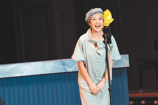 黃嘉千在《明星養老院》中飾演記憶力退化的玉女明星。（金星文創提供）