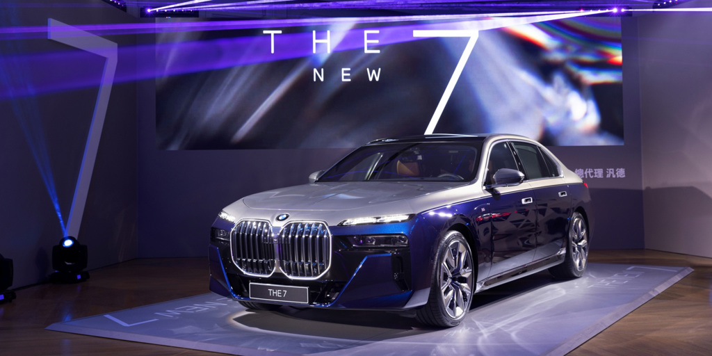 BMW總代理汎德搶先由德國空運一輛全新世代BMW 7系列豪華旗艦房車抵台，讓層峰買家搶先一睹新車魅力。（圖／汎德提供）