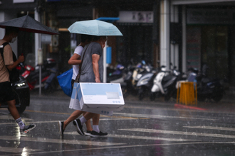低壓帶水氣北移 明起雨更多 颱風「芙蓉」最快生成時間曝
