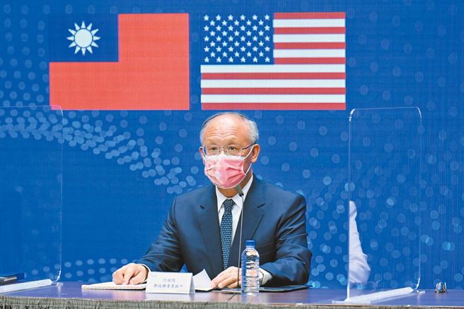 「21世紀台美貿易倡議」首場會議登場，我方主談人政委鄧振中（見圖）因染疫，在墨西哥市以視訊參加。（行政院提供）