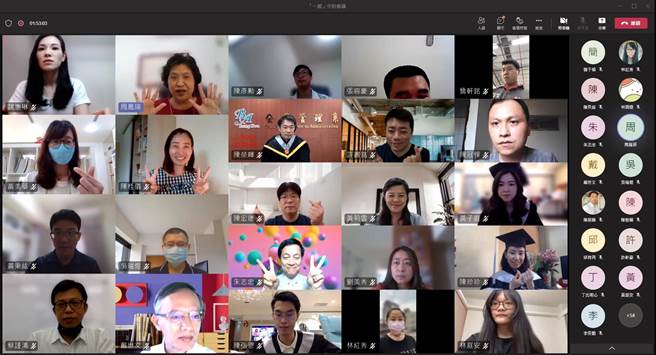   龙华科大葛自祥校长祝福111级毕业生要创造自己被需要、被依赖的价值。 （校方提供／蔡依珍桃园传真）