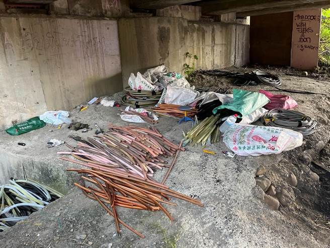 現場共查扣一般電線140公斤、銅板260公斤、粗單芯線250公斤，總計650公斤，總價值約38萬元。（蘆竹警分局提供／陳夢茹桃園傳真）