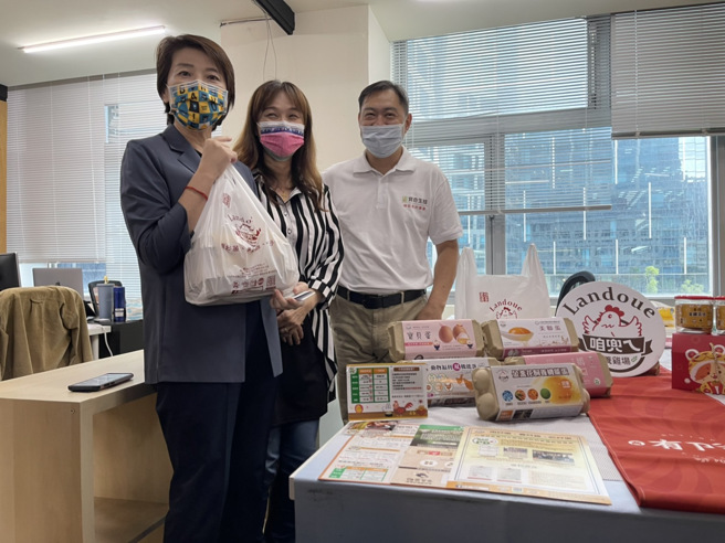 黃珊珊視察台北創新實驗室與寶奇生技敘舊。