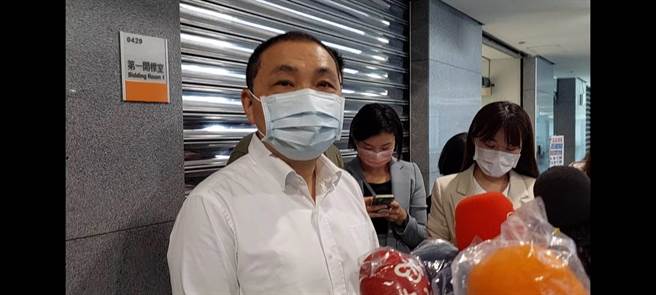 新北市長侯友宜今（28日）回應，恩恩爸爸的心情他完全可以理解，所以一早已指示衛生局對外好好說明，讓大家能夠了解。(陳慰慈攝)