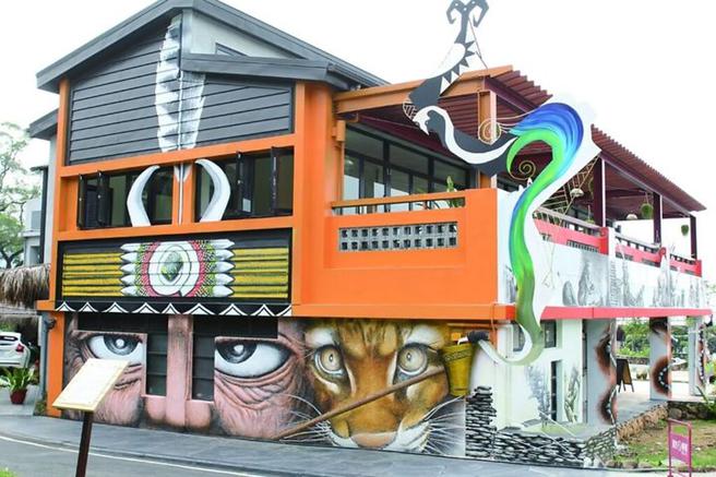 神山线是第一条邮轮巴士，是体验屏北部落秘境小旅行的观光首选。　图：屏东县政府交通旅游处／提供
