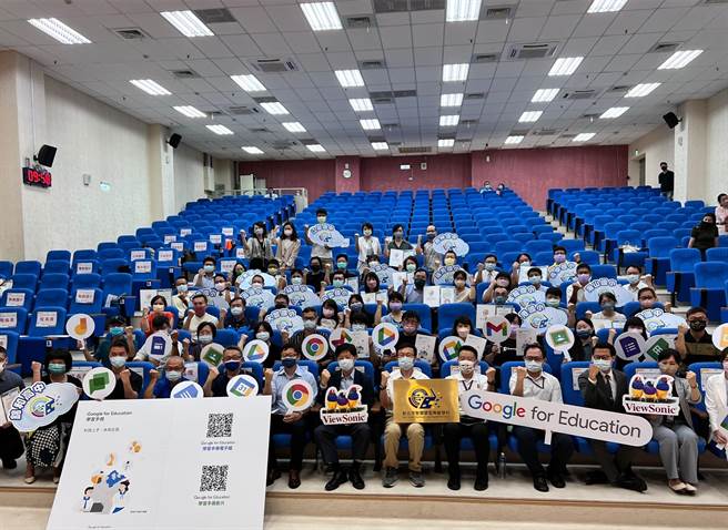 新北教育局今（28）日于锦和高中办理「新北市智慧学习典范学校授证、ViewSonic合作仪式暨Google学习手册发表活动」。（李奇叡摄）